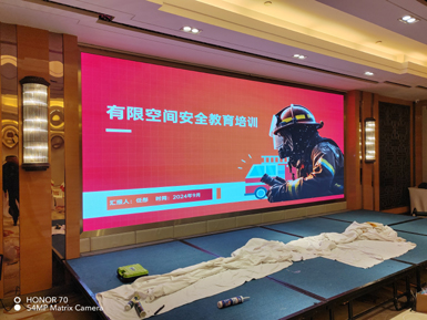 西藏饭店小间距LED显示屏完工